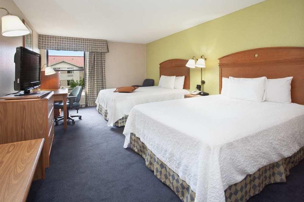 Baymont By Wyndham Thornton Hotel Exterior foto