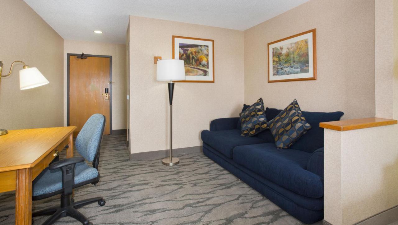 Baymont By Wyndham Thornton Hotel Exterior foto