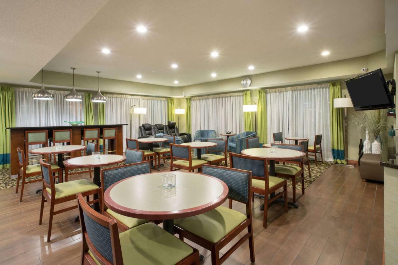 Baymont By Wyndham Thornton Hotel Exterior foto